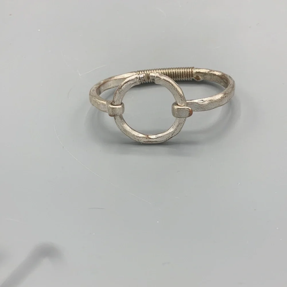 Silver(tone) Spring Handmade bracelet Bangle - Picture 3 of 7